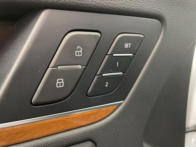 Photo of 2023 Glacier White Audi Q5