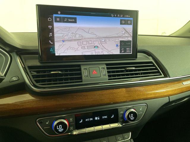 Photo of 2023 Glacier White Audi Q5