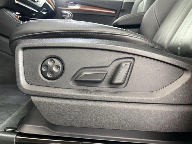 Photo of 2023 Glacier White Audi Q5