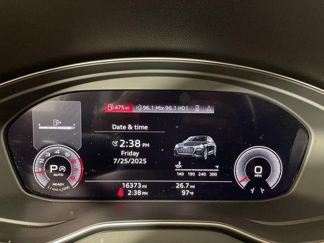 Photo of 2023 Glacier White Audi Q5