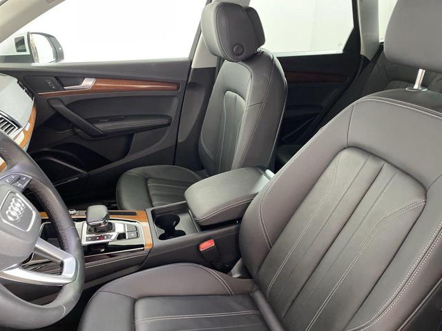 Photo of 2023 Glacier White Audi Q5