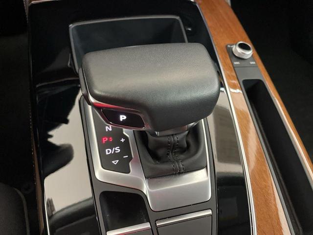 Photo of 2023 Glacier White Audi Q5