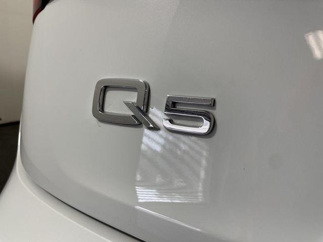 Photo of 2023 Glacier White Audi Q5