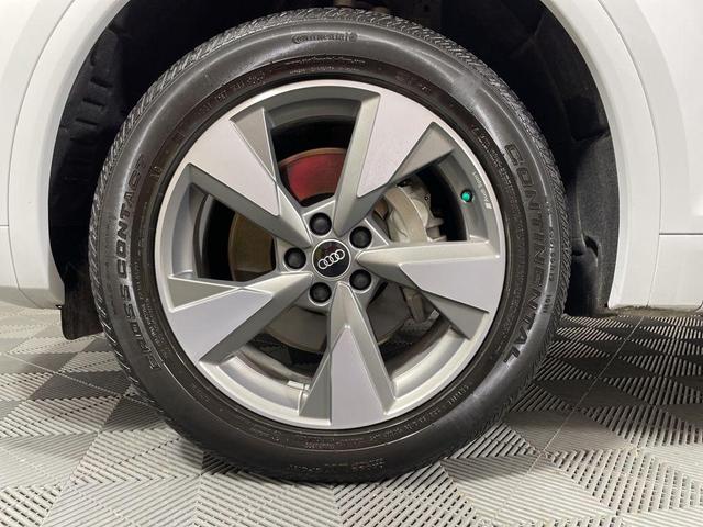 Photo of 2023 Glacier White Audi Q5