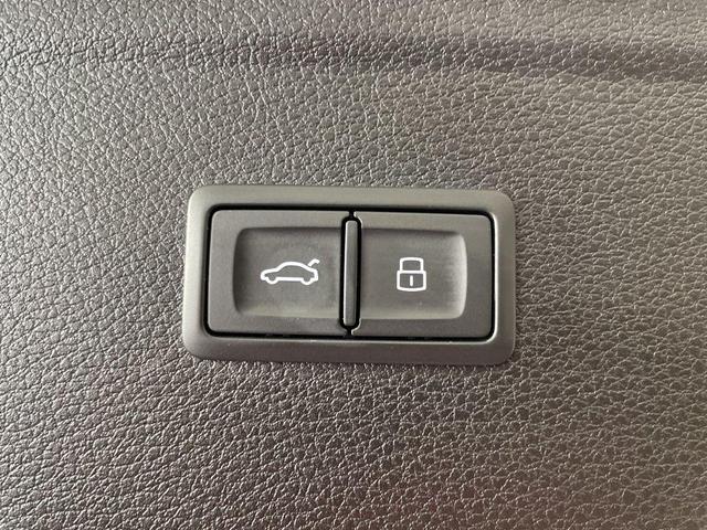 Photo of 2023 Glacier White Audi Q5