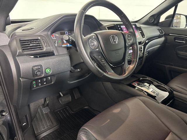 Photo of 2022 Crystal Black Pearl Honda Ridgeline