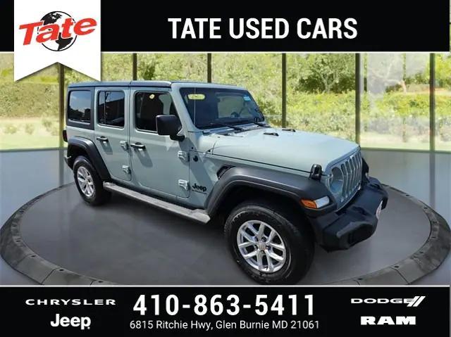 Photo of 2023 Earl Clearcoat Jeep Wrangler