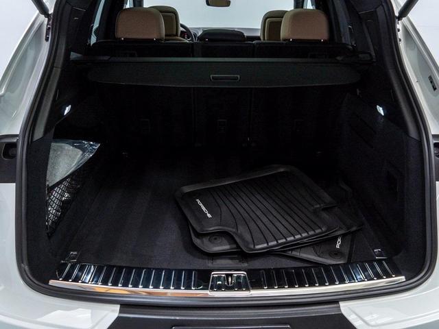 Photo of 2025 White Porsche Cayenne