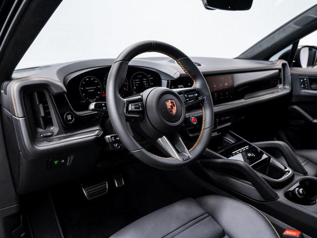 Photo of 2025 Black Metallic Porsche Cayenne