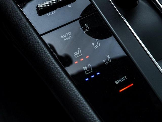 Photo of 2025 Volcano Grey Metallic Porsche Macan