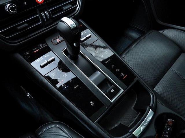 Photo of 2025 Volcano Grey Metallic Porsche Macan