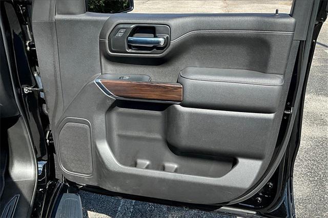 Photo of 2022 Onyx Black GMC Sierra 1500