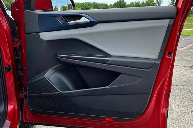 Photo of 2022 Kings Red Metallic Volkswagen Taos