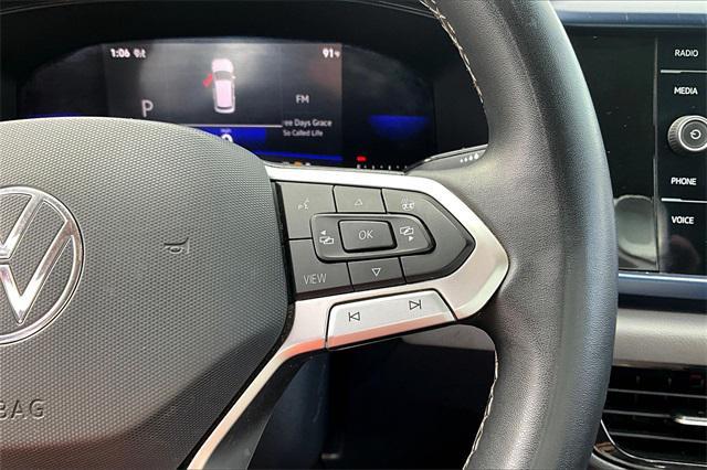 Photo of 2022 Kings Red Metallic Volkswagen Taos