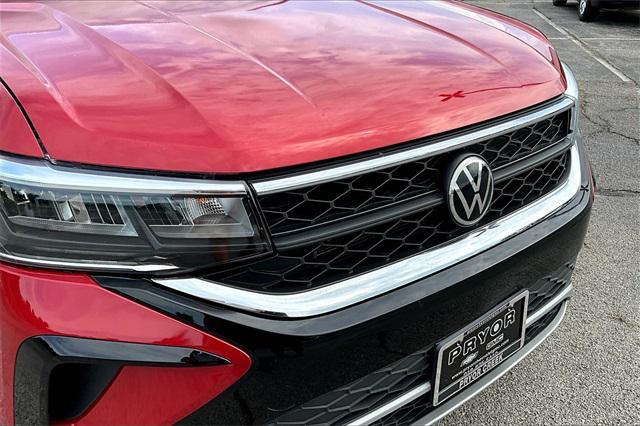Photo of 2022 Kings Red Metallic Volkswagen Taos
