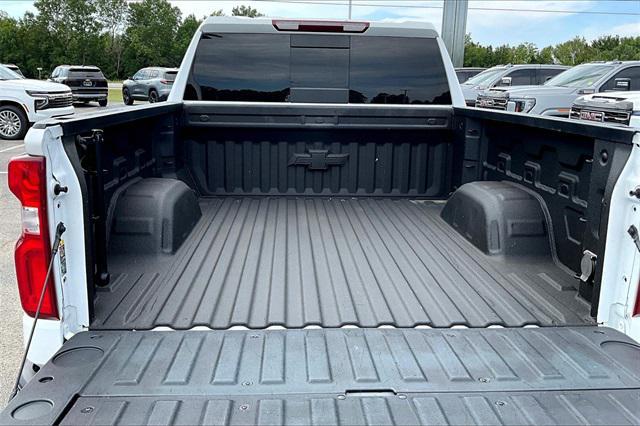 Photo of 2022 Summit White Chevrolet Silverado 1500