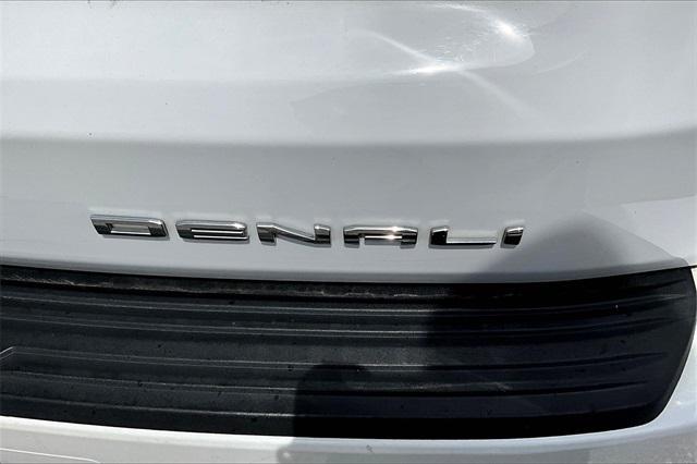 Photo of 2021 Summit White GMC Yukon