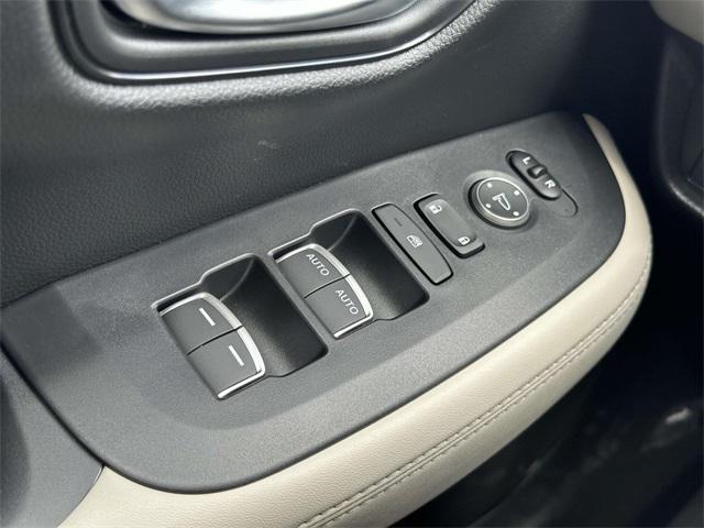 Photo of 2026 Platinum White Pearl Honda HR-V