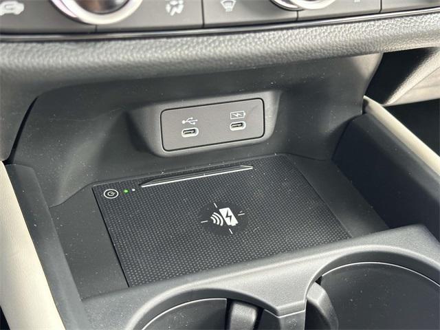 Photo of 2026 Platinum White Pearl Honda HR-V