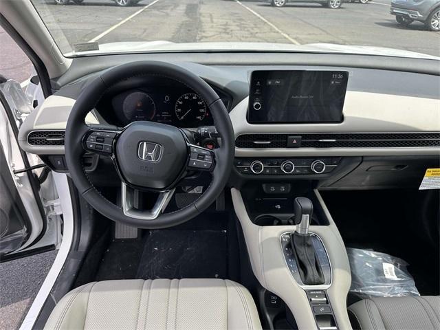 Photo of 2026 Platinum White Pearl Honda HR-V
