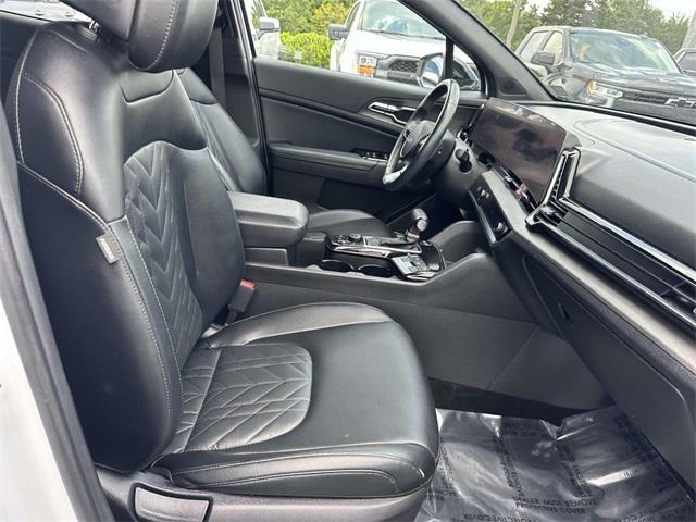 Photo of 2023 Glacier White Pearl Kia Sportage