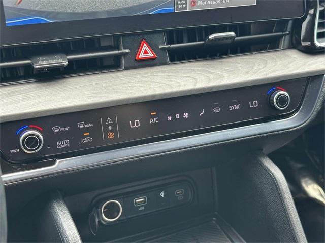 Photo of 2023 Glacier White Pearl Kia Sportage