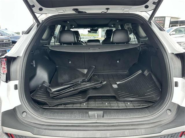Photo of 2023 Glacier White Pearl Kia Sportage
