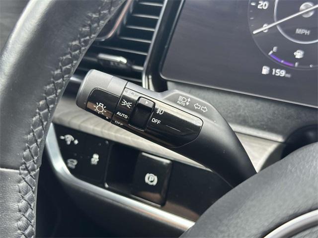 Photo of 2023 Glacier White Pearl Kia Sportage