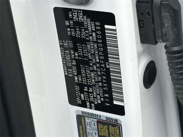 Photo of 2023 Glacier White Pearl Kia Sportage