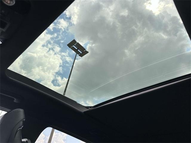 Photo of 2023 Glacier White Pearl Kia Sportage