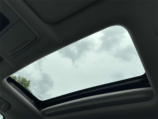 Photo of 2025 Platinum White Honda CR-V