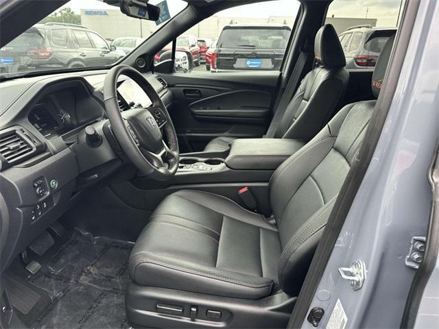 Photo of 2025 Sonic Gray Pearl Honda Passport