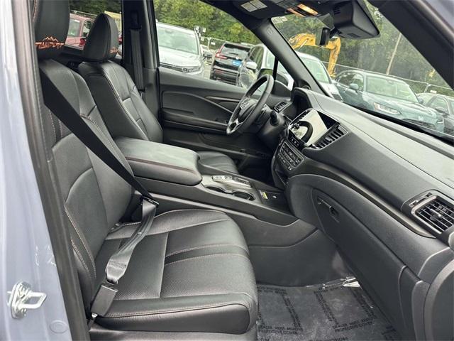 Photo of 2025 Sonic Gray Pearl Honda Passport