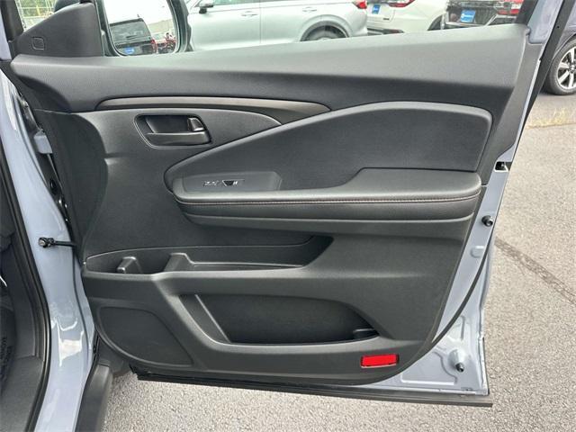 Photo of 2025 Sonic Gray Pearl Honda Passport