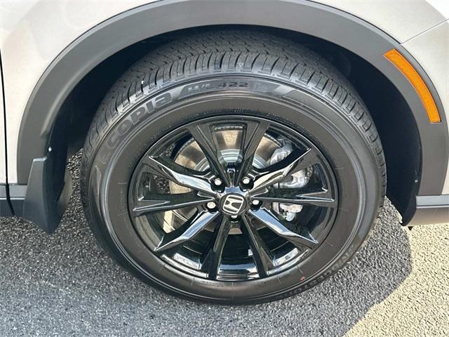 Photo of 2025 Silver Metallic Honda CR-V Hybrid