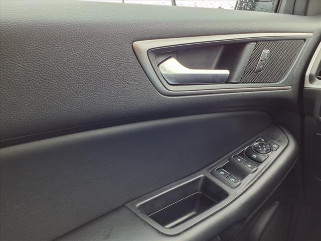 Photo of 2023 Green Ford Edge