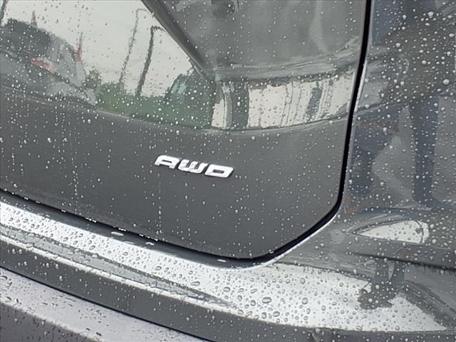 Photo of 2023 Green Ford Edge