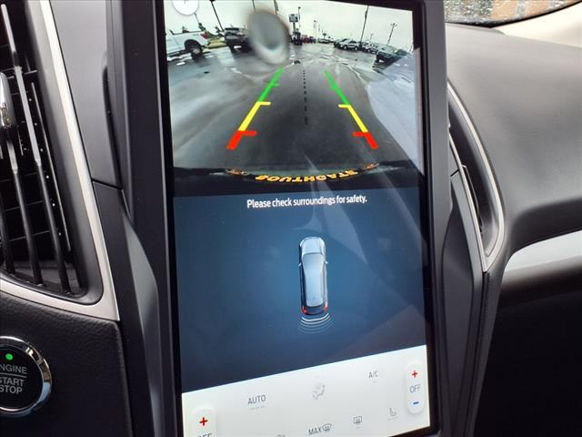 Photo of 2023 Green Ford Edge
