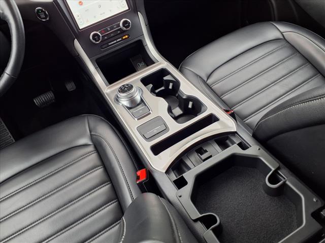 Photo of 2023 Green Ford Edge