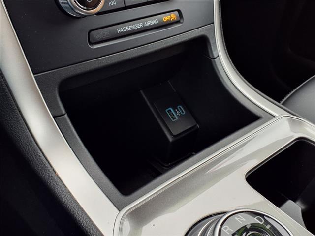 Photo of 2023 Green Ford Edge