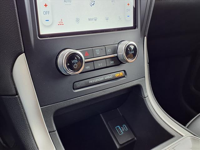 Photo of 2023 Green Ford Edge