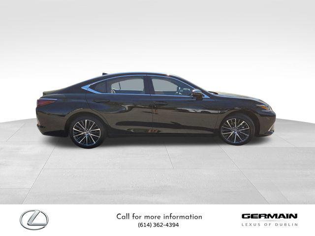 Photo of 2025 Obsidian Lexus ES 350