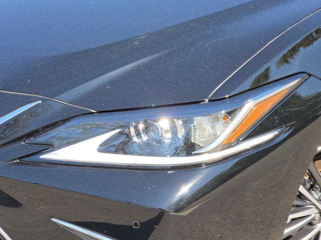 Photo of 2025 Obsidian Lexus ES 350