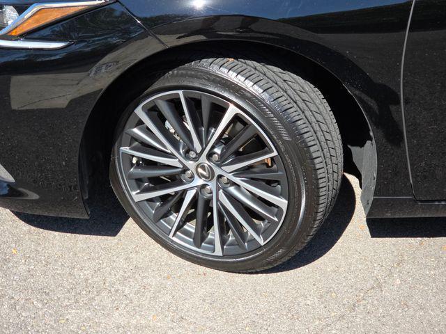 Photo of 2025 Obsidian Lexus ES 350