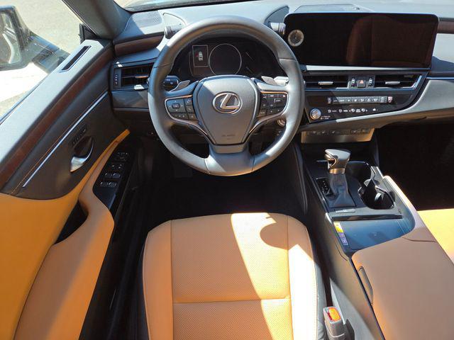 Photo of 2025 Obsidian Lexus ES 350