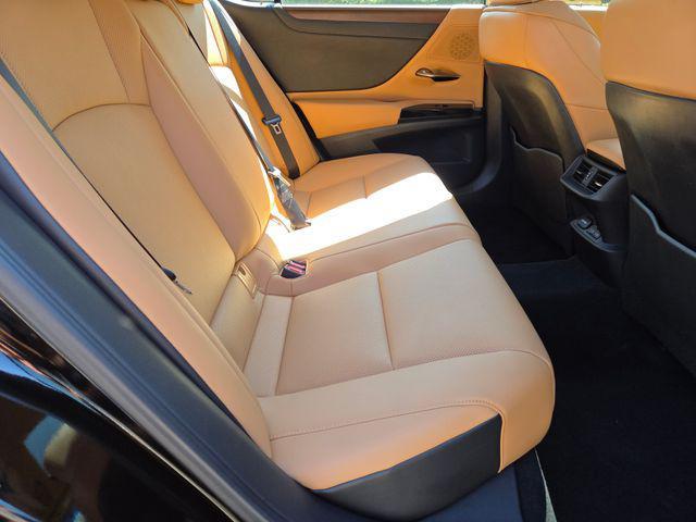 Photo of 2025 Obsidian Lexus ES 350