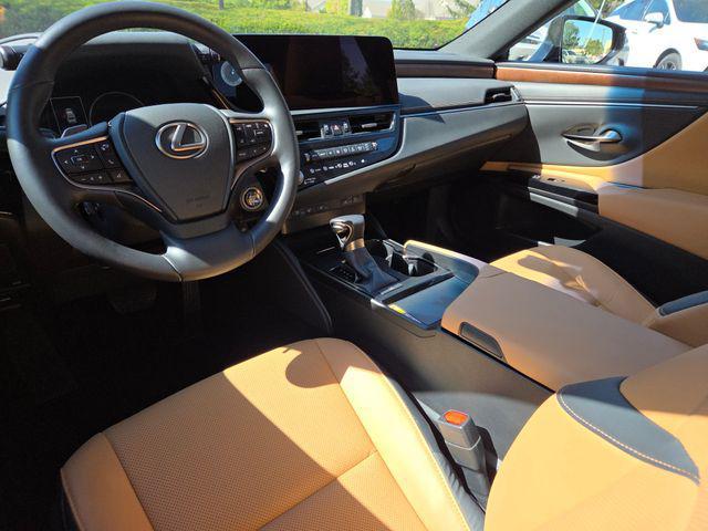 Photo of 2025 Obsidian Lexus ES 350