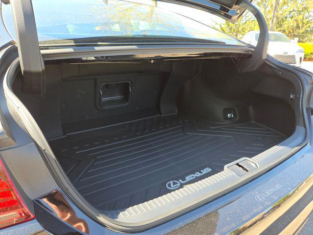 Photo of 2025 Obsidian Lexus ES 350