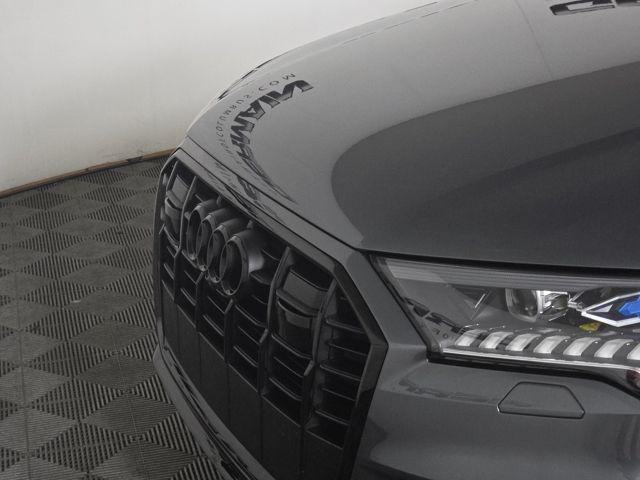 Photo of 2024 Gray Audi Q7