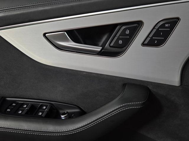Photo of 2024 Gray Audi Q7